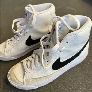 Nike Grade School Blazer Mid ‘77 White and Black High-Top Sneakers 4Y